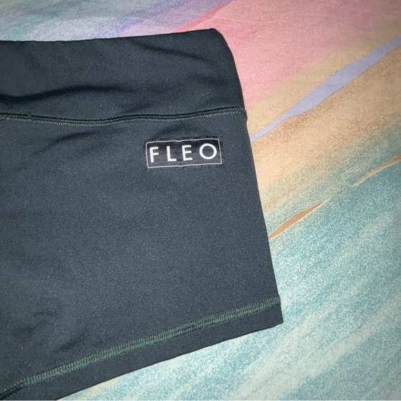 FLEO Shorts Womens M Compression 2.5" Inseam Running‎ Yoga Workout Gym - Picture 5 of 6